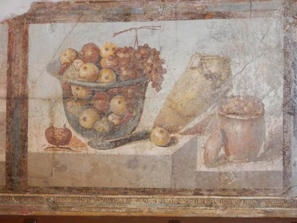 II.4.10 Pompeii. May 2016. Detail from right side of panel. Photo courtesy of Buzz Ferebee.