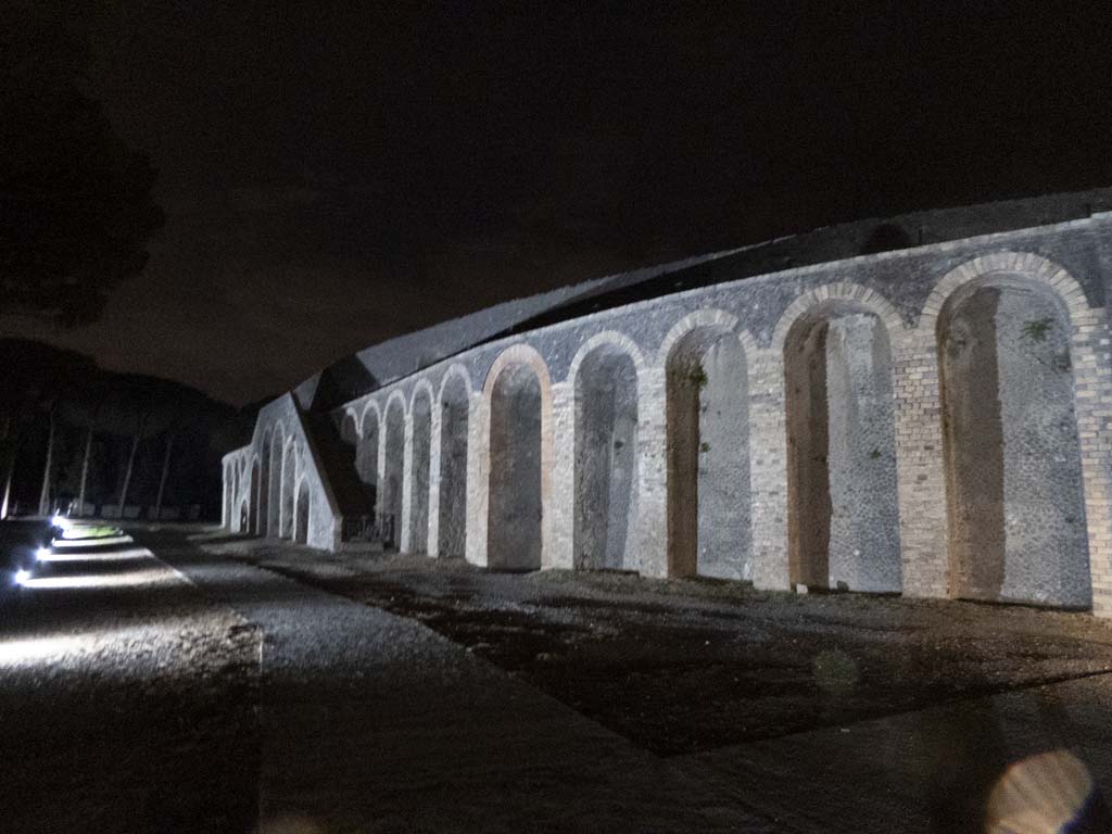 II.6 Pompeii, September 2017. Looking from the south towards the Amphitheatre at night.
Foto Annette Haug, ERC Grant 681269 DÉCOR.