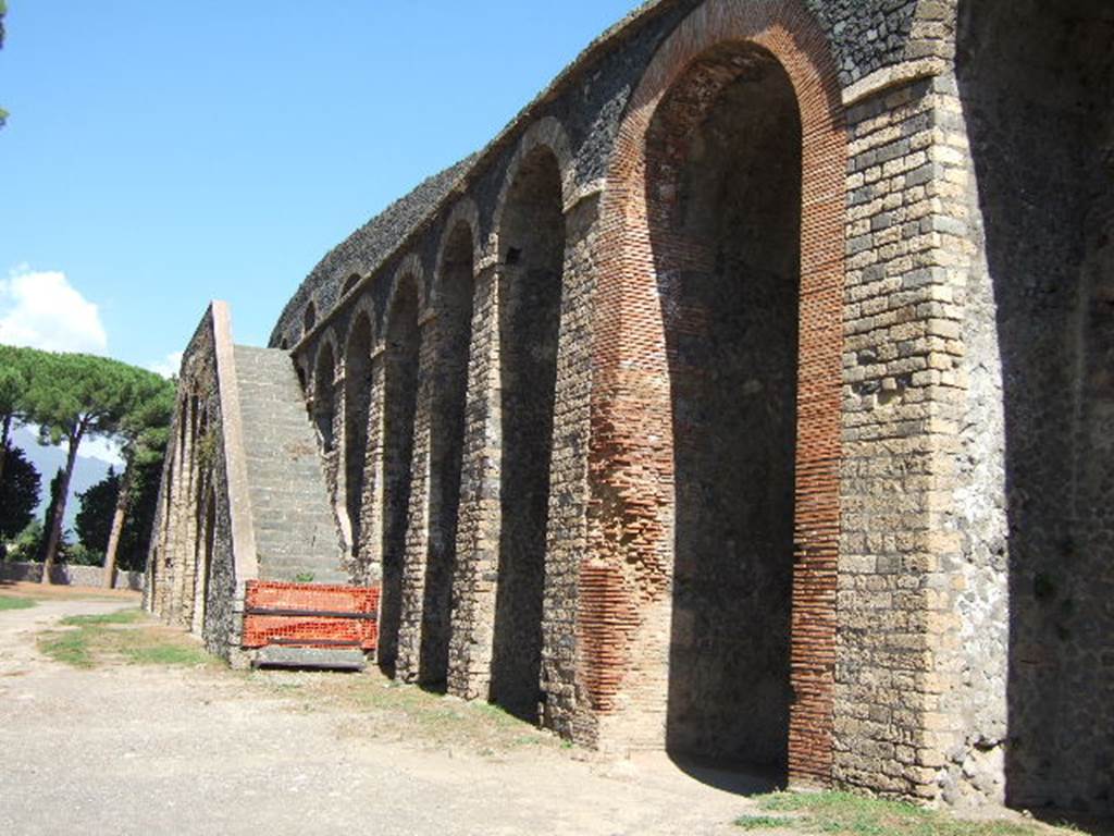 II.6 Pompeii. September 2005. Amphitheatre, central west side entrance and central double staircase.
