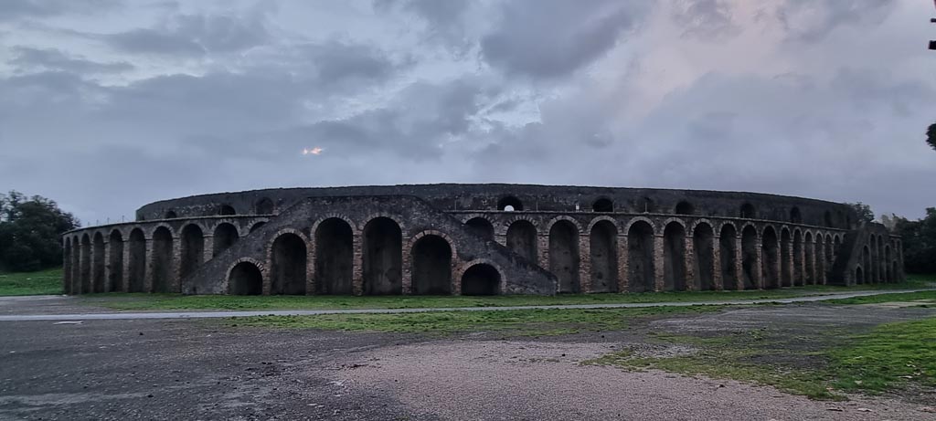 II.6 Pompeii. January 2023.
Looking towards north end of Amphitheatre, looking south from between II.4 and II.5. Photo courtesy of Miriam Colomer.