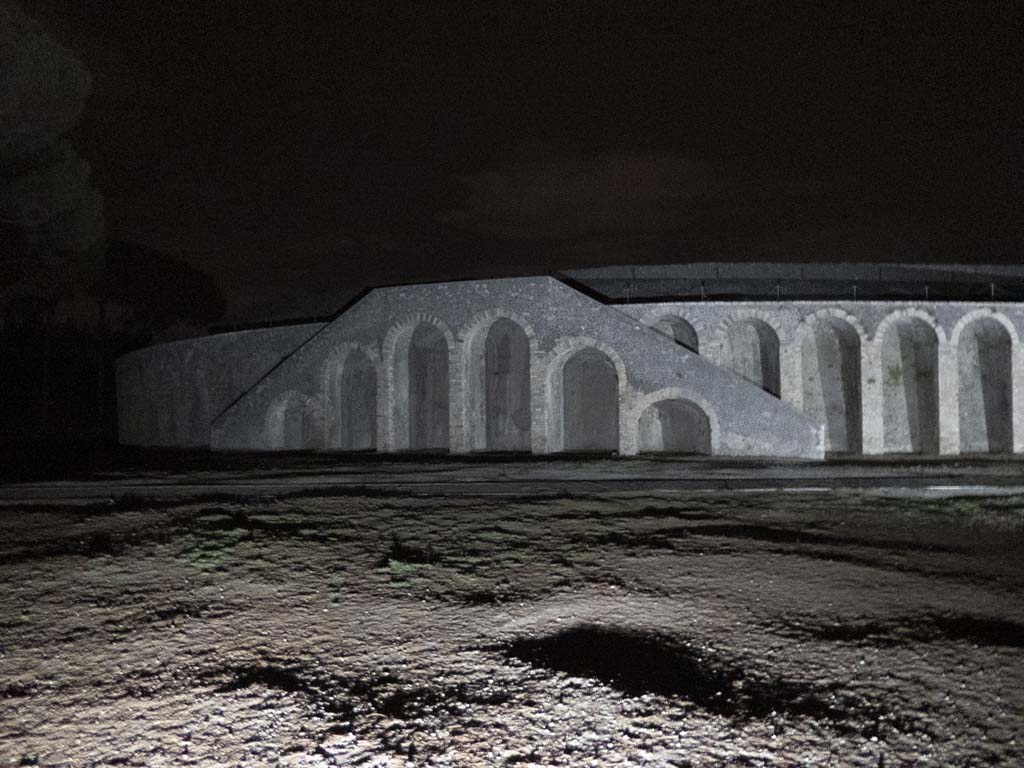 II.6 Pompeii. September 2017. Looking south to Amphitheatre, across Piazzale Anfiteatro at night.
Foto Annette Haug, ERC Grant 681269 DÉCOR.
