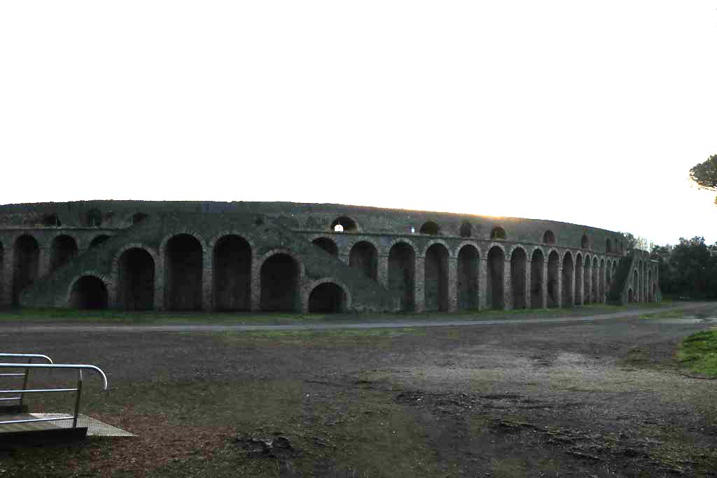 II.6 Pompeii. December 2018.
North end of Amphitheatre, looking south-east from between II.4 and II.5. Photo courtesy of Aude Durand.
