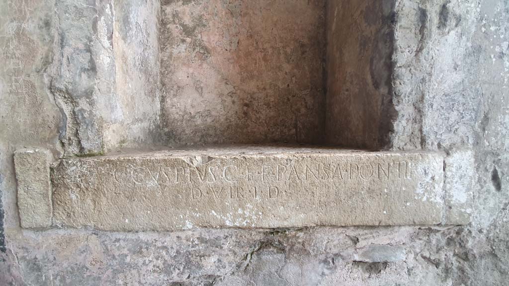 II.6 Pompeii. July 2021. Inscription from west side of corridor of Amphitheatre
Foto Annette Haug, ERC Grant 681269 DÉCOR.