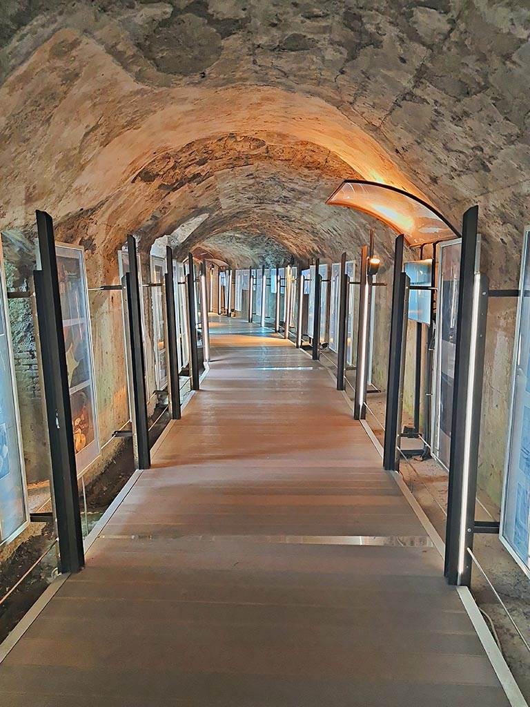 II.6 Pompeii. September 2024.
Corridor under amphitheatre, with “Pink Floyd” exhibition. Photo courtesy of Giuseppe Ciaramella.