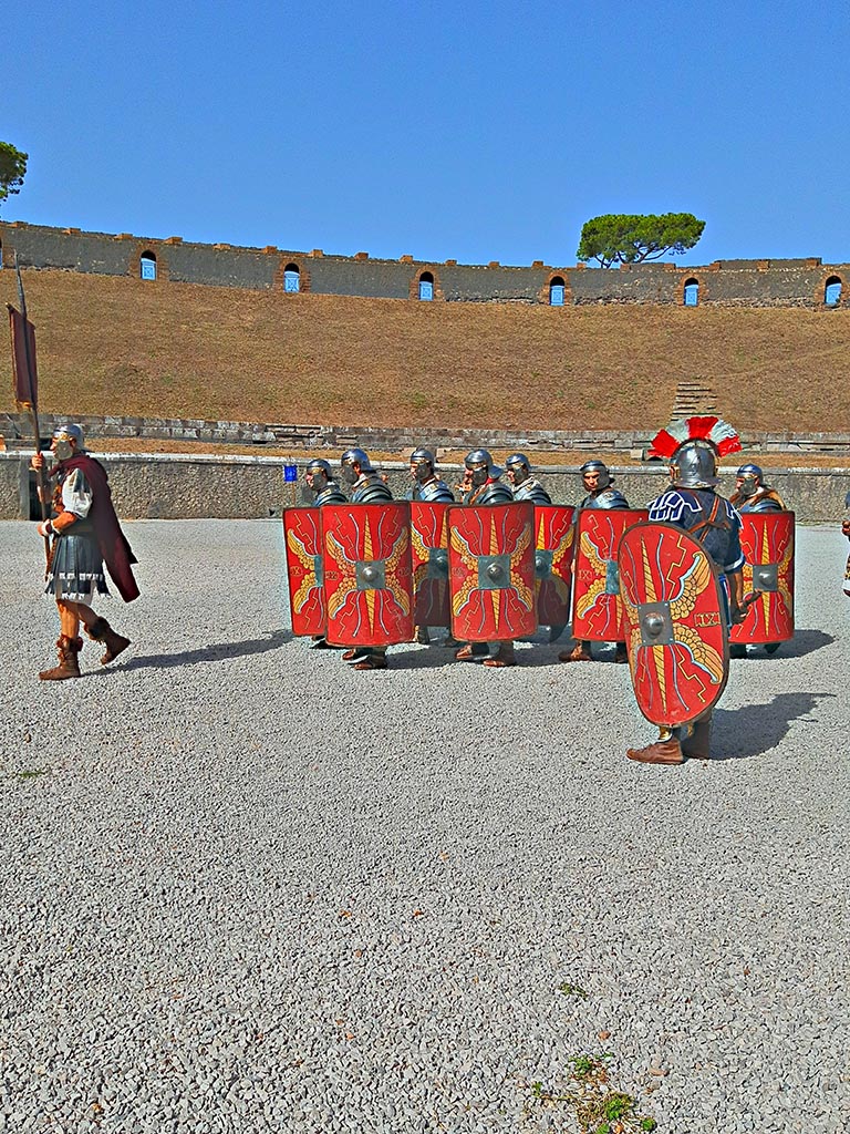 II.6 Pompeii. September 2024.
Roman Soldiers – Legio IX Hispana - on the march. Photo courtesy of Giuseppe Ciaramella.