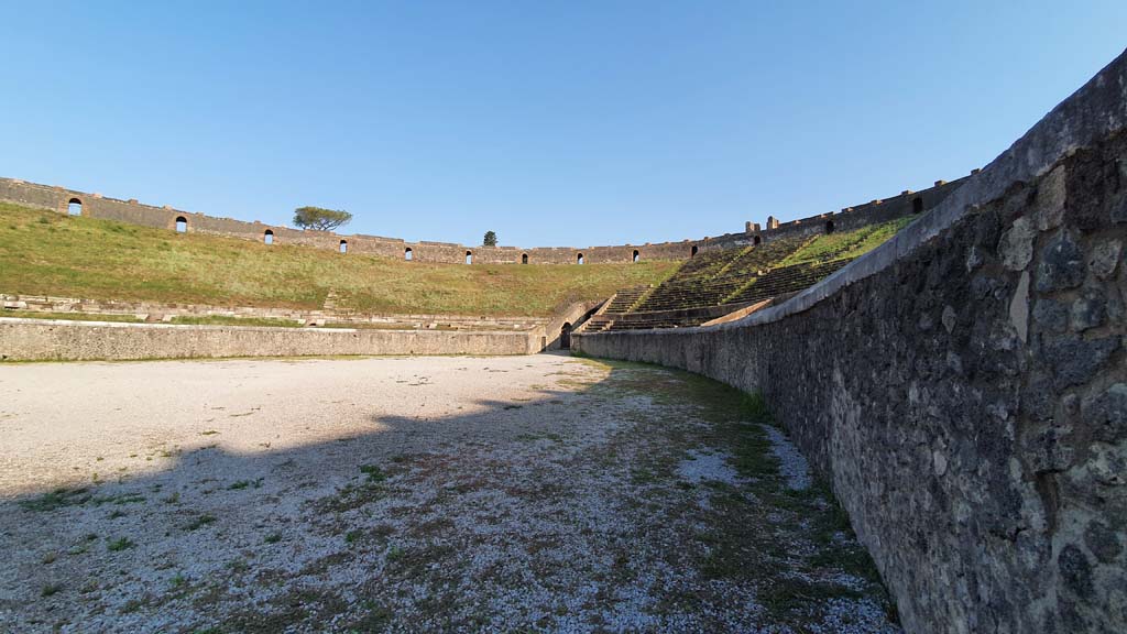 II.6 Pompeii. July 2021. Looking north along east side of arena.
Foto Annette Haug, ERC Grant 681269 DÉCOR.