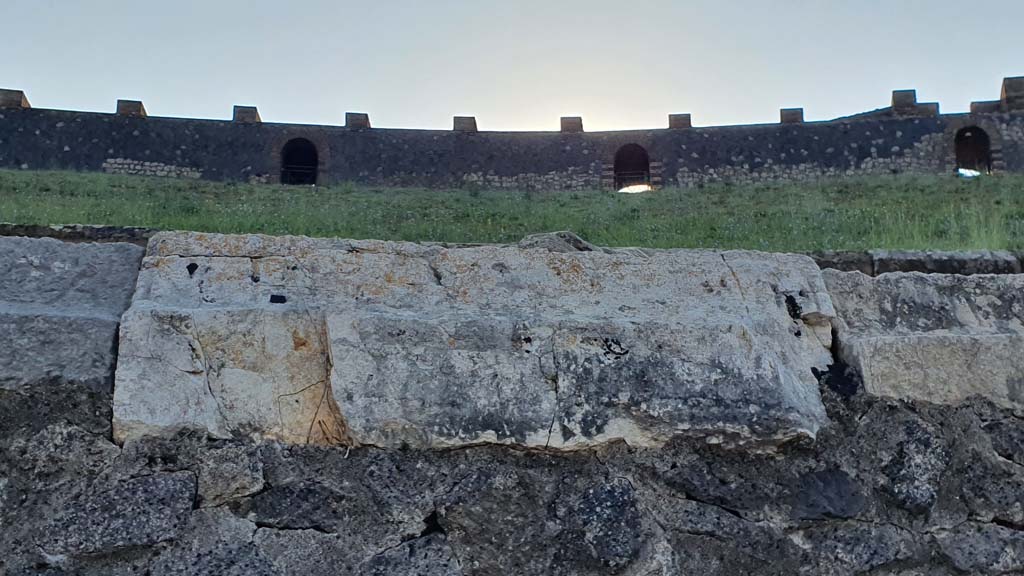 II.6 Pompeii. July 2021. (Continuation of ) Inscription carved on rim of inner wall of the arena of the amphitheatre.
Foto Annette Haug, ERC Grant 681269 DÉCOR.