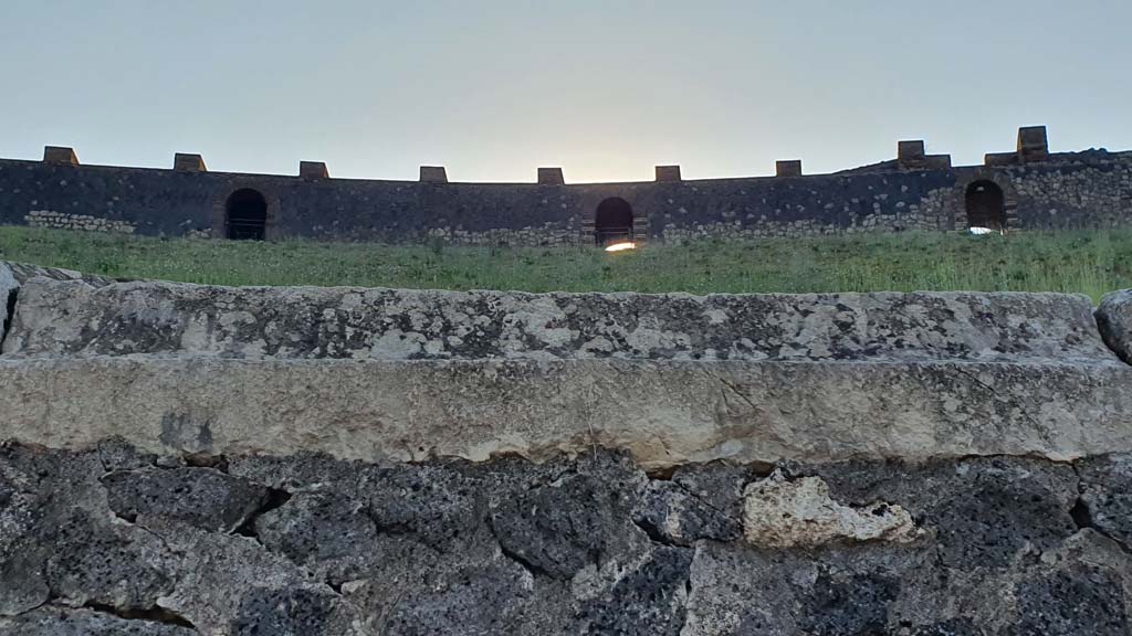 II.6 Pompeii. July 2021. (Continuation of ) Inscription carved on rim of inner wall of the arena of the amphitheatre.
Foto Annette Haug, ERC Grant 681269 DÉCOR.