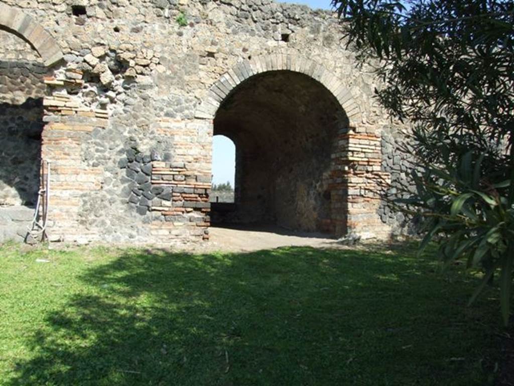 II.6 Pompeii. March 2009. Vaulted vomitoria (passage) leading from the terrace to the upper seating (Summa Cavea) of the Amphitheatre.
