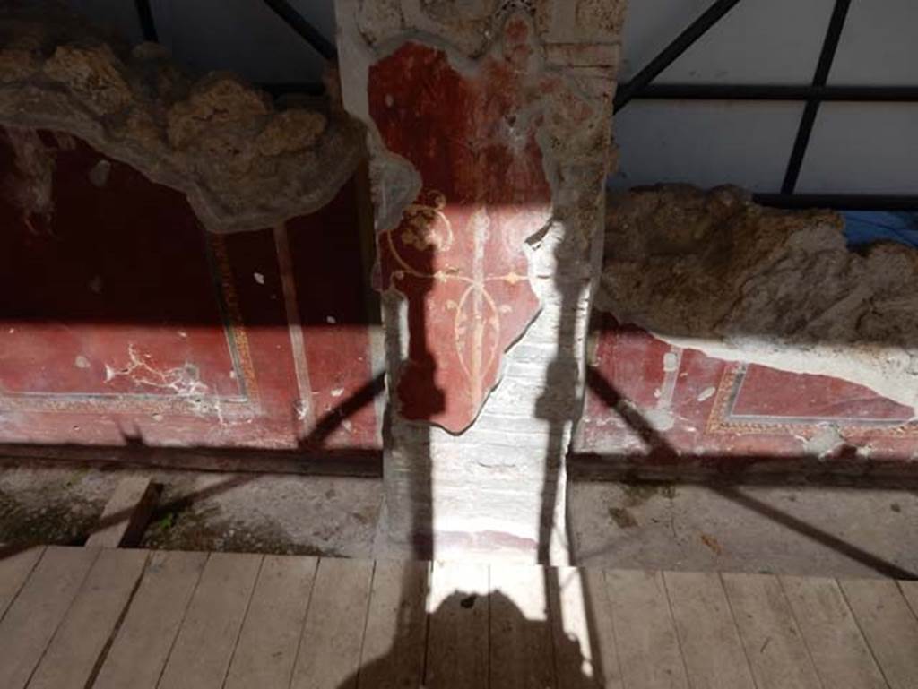 III.3.6 Pompeii. May 2018. Detail of pilaster in east wall. Photo courtesy of Buzz Ferebee.