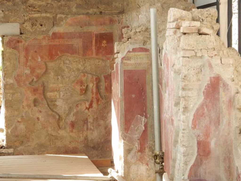 III.3.6 Pompeii. May 2017. Detail of north-east corner. Photo courtesy of Buzz Ferebee.