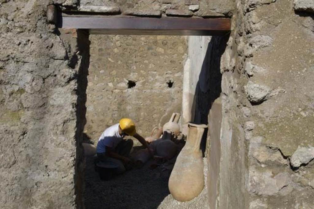 III.3.6 Pompeii. December 2017. Room in north-east corner at rear with amphorae during excavation. Photo  Parco Archeologico di Pompei.