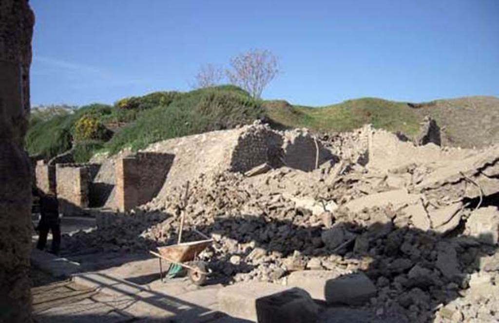 III.3.6 Pompeii. September 2015. Restoration in progress.