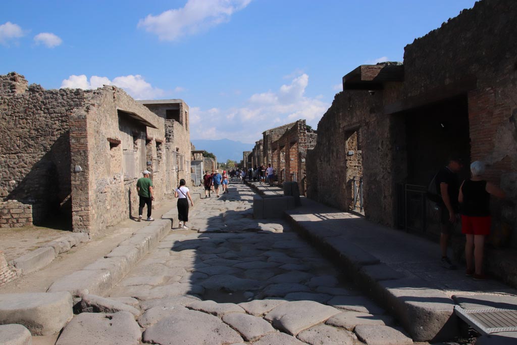 III.4.1 Pompeii. December 2018. Entrance doorway on north side of Via dell’Abbondanza. Photo courtesy of Aude Durand.