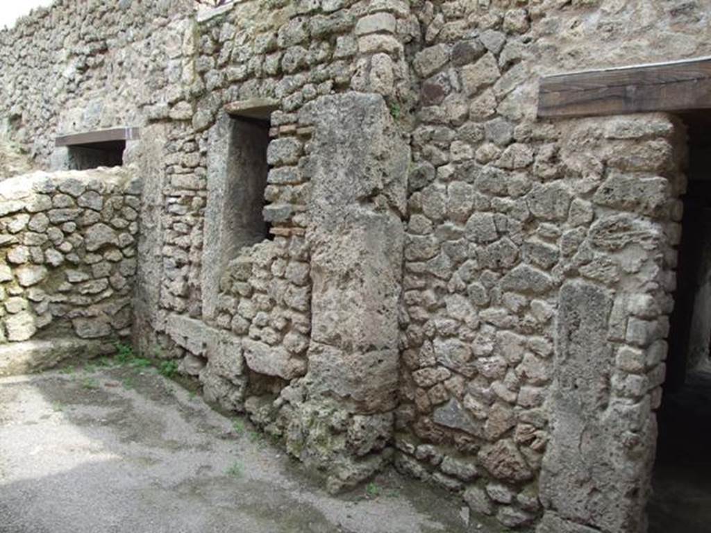 III.4.3  Pompeii.  March 2009.   Room 4.  South wall.