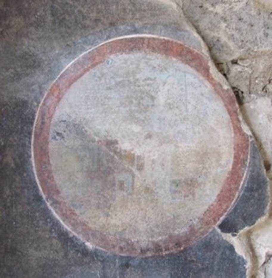 III.4.3  Pompeii.  March 2009.   Room 13.  Painted medallion on north wall.   West side.