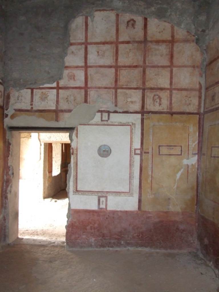 III.4.b. Pompeii. March 2009. Room 5. Triclinium, with vaulted ceiling. West wall.