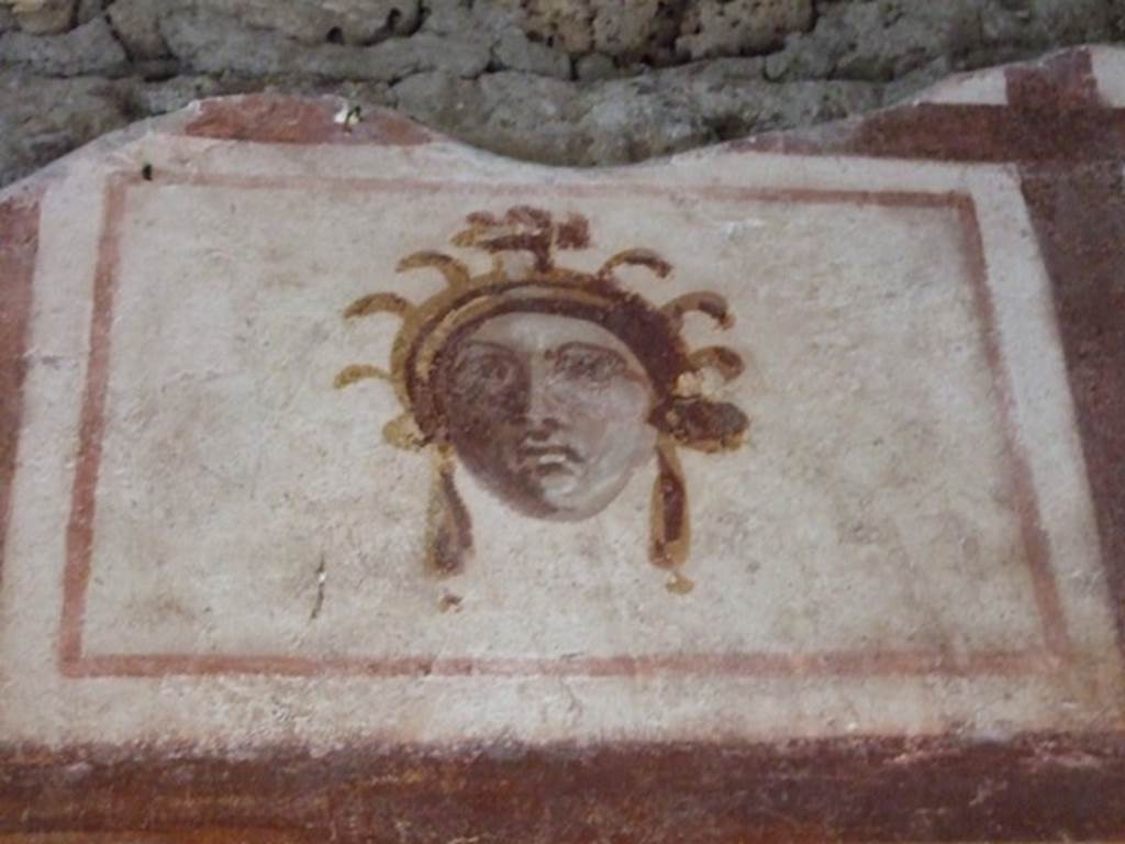 III.4.b. Pompeii. March 2009. Room 5. Triclinium. Upper south wall. Painting of face.
