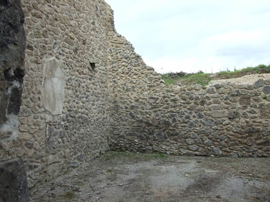 III.4.b. Pompeii. March 2009. Room 6. Looking east.