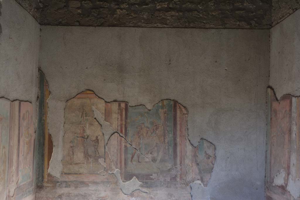 V.1.18 Pompeii. October 2019. Exedra “y”, looking towards north wall in room on north-east side of peristyle.
Foto Annette Haug, ERC Grant 681269 DÉCOR.