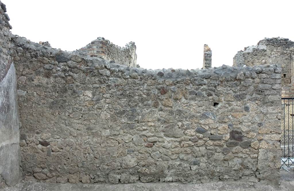V.1.18 Pompeii. c.2008. West wall in south-west corner of atrium. Photo by Hans Thorwid.
Photo courtesy of The Swedish Pompeii Project.