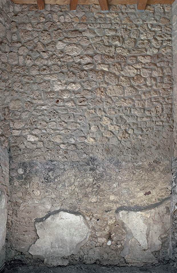 V.1.18 Pompeii. 2012. Room “c”. Photo by Hans Thorwid.
“West wall in 2012.
Restored parts of the wall photographed and merge with the lower part and floor line of earlier photos from 2005-07.”
Photo and words courtesy of The Swedish Pompeii Project.