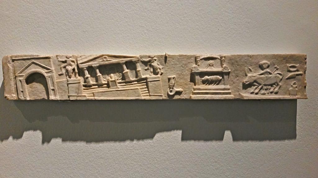 V.1.26 Pompeii. December 2019.
Marble slab from side of household altar in atrium, on display in exhibition “Pompei e Santorini”, Rome, 2019.
Photo courtesy of Giuseppe Ciaramella.