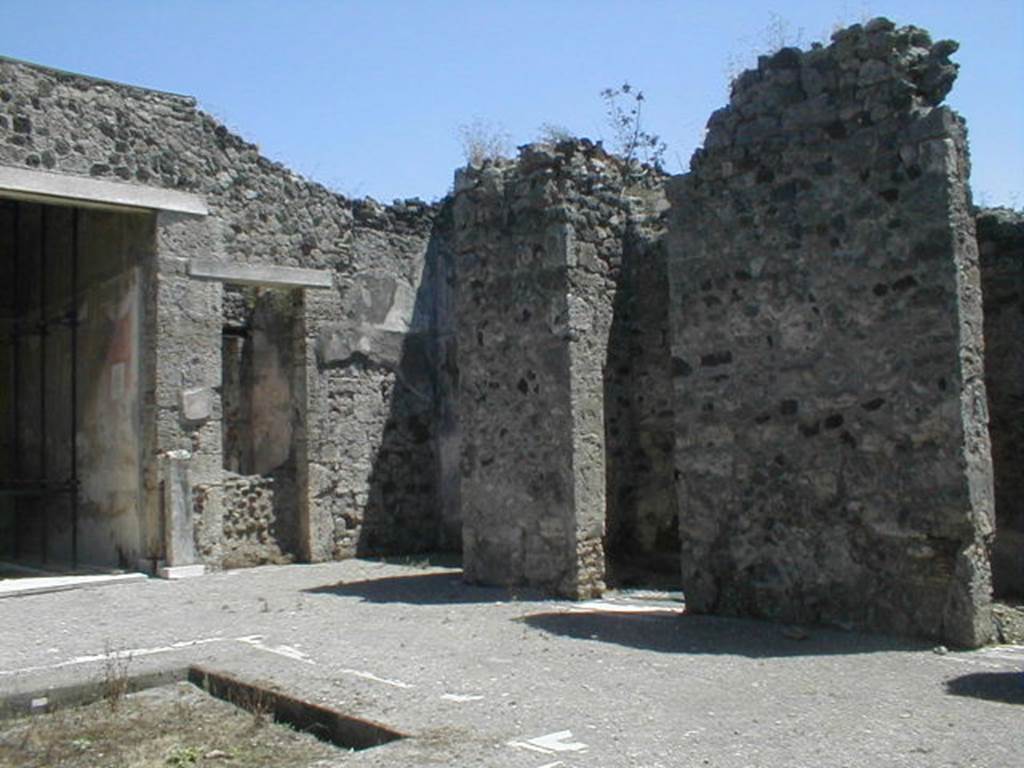 V.1.26 Pompeii. May 2005. Rooms on south side of atrium.