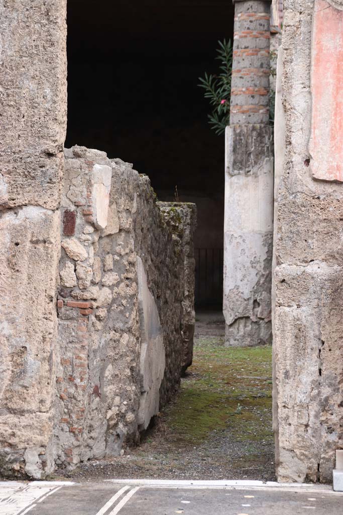 V.1.26 Pompeii. October 2020.
Looking east along corridor “k” to rear, in south-east corner of atrium. Photo courtesy of Klaus Heese.