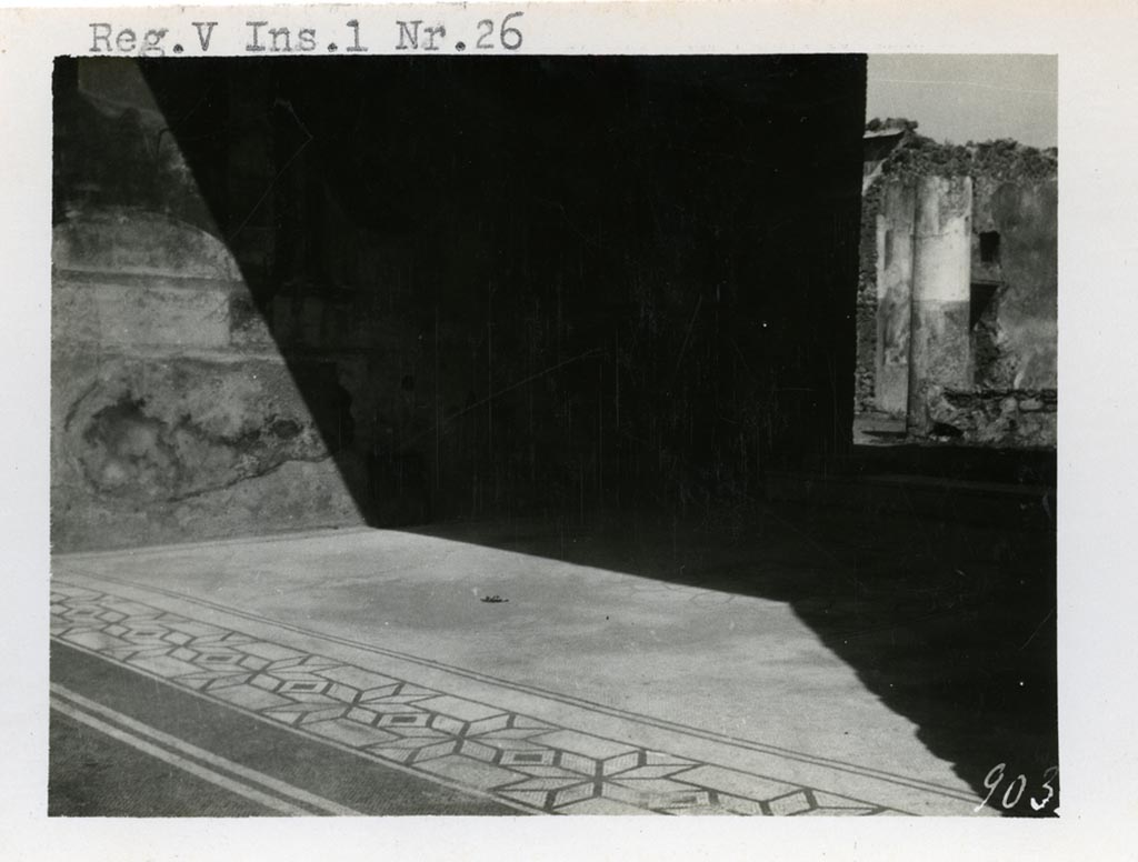 V.1.26 Pompeii. Pre-1937-39. Room “i”, looking north-east across floor mosaic towards north wall.
Photo courtesy of American Academy in Rome, Photographic Archive. Warsher collection no. 903.