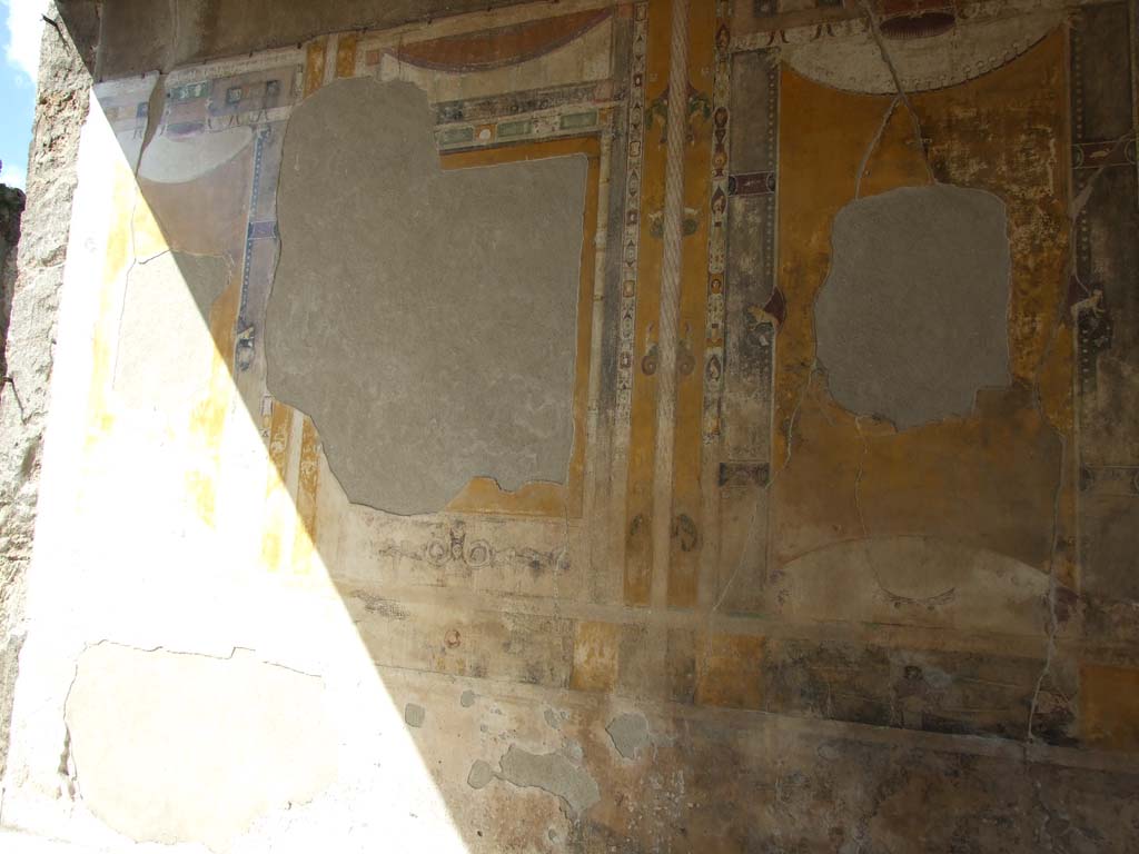 V.1.26 Pompeii. March 2009. Room “i”, north wall of tablinum, looking towards west end.