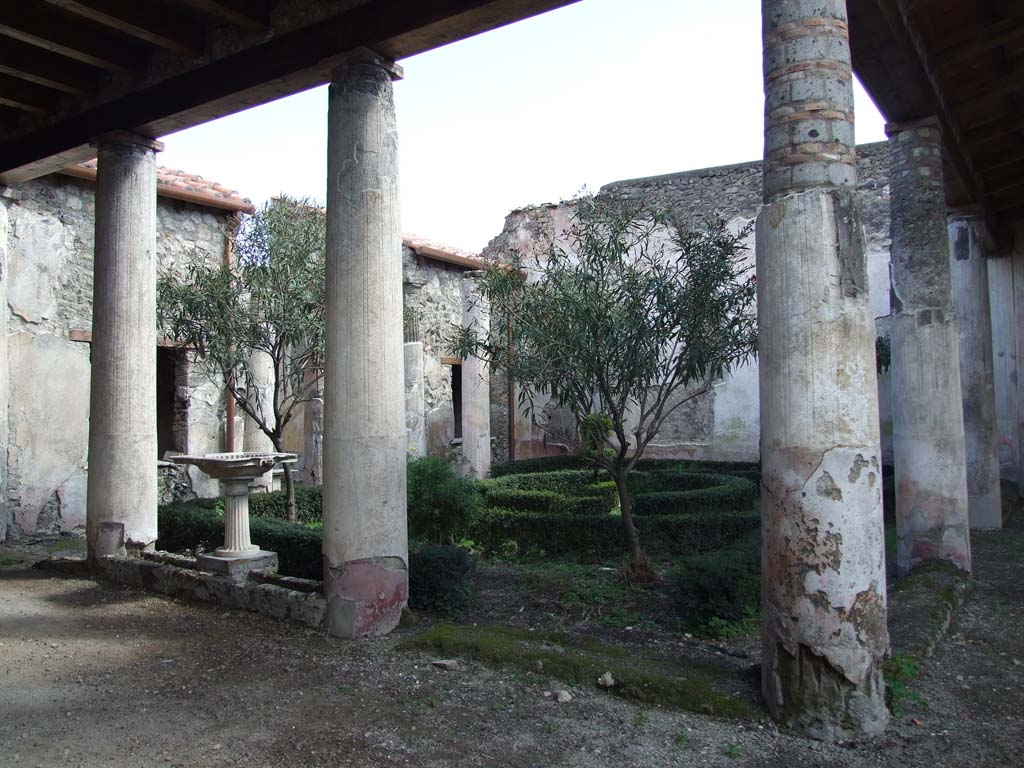 V.1.26 Pompeii. March 2009. Room 11, looking south-east across peristyle garden, from north portico.