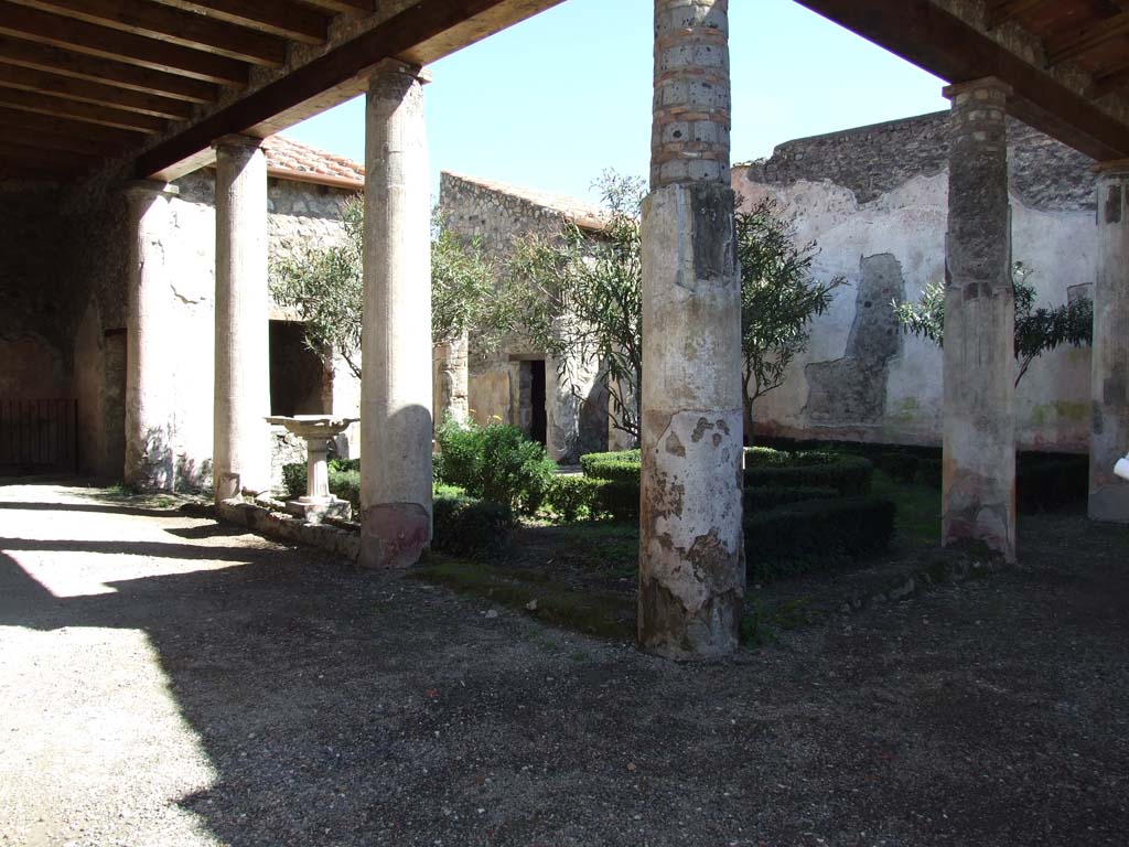 V.1.26 Pompeii. March 2009. Room 11, portico on north and west side of peristyle garden, looking south-east.