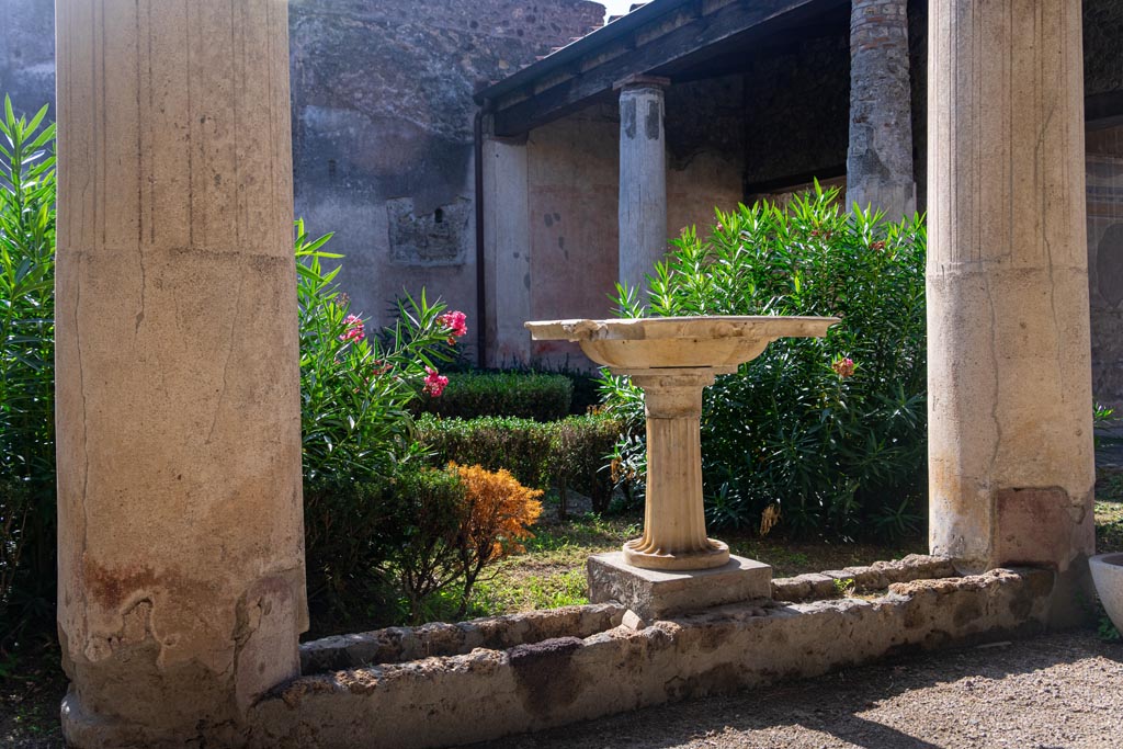 V.1.26 Pompeii. October 2023. Room L, marble basin on north portico, looking south-west across peristyle. Photo courtesy of Johannes Eber.
