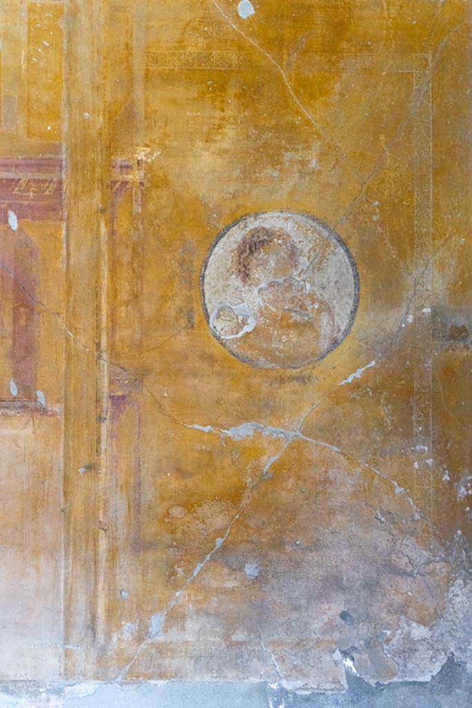 V.1.26 Pompeii. October 2023. 
Room “o”, east side of north wall of triclinium, detail of painted medallion with feminine face.  
Photo courtesy of Johannes Eber.

