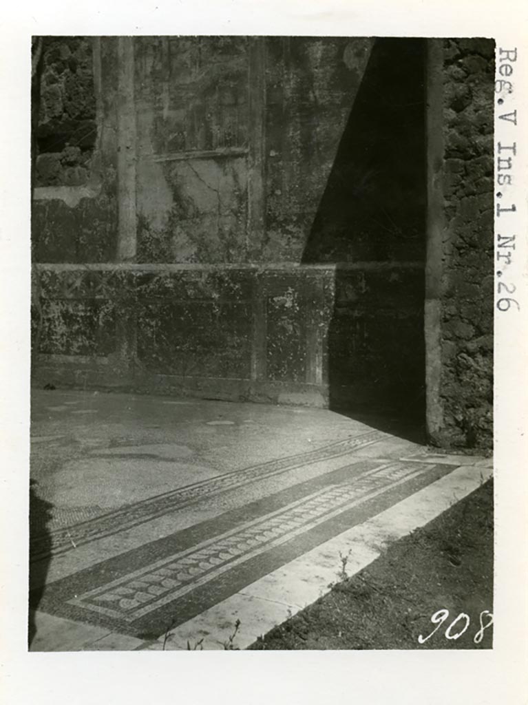 V.1.26 Pompeii. Pre-1937-39.
Room “o”, looking north-east across mosaic floor in triclinium towards east wall and south-east corner.
Photo courtesy of American Academy in Rome, Photographic Archive. Warsher collection no. 908.