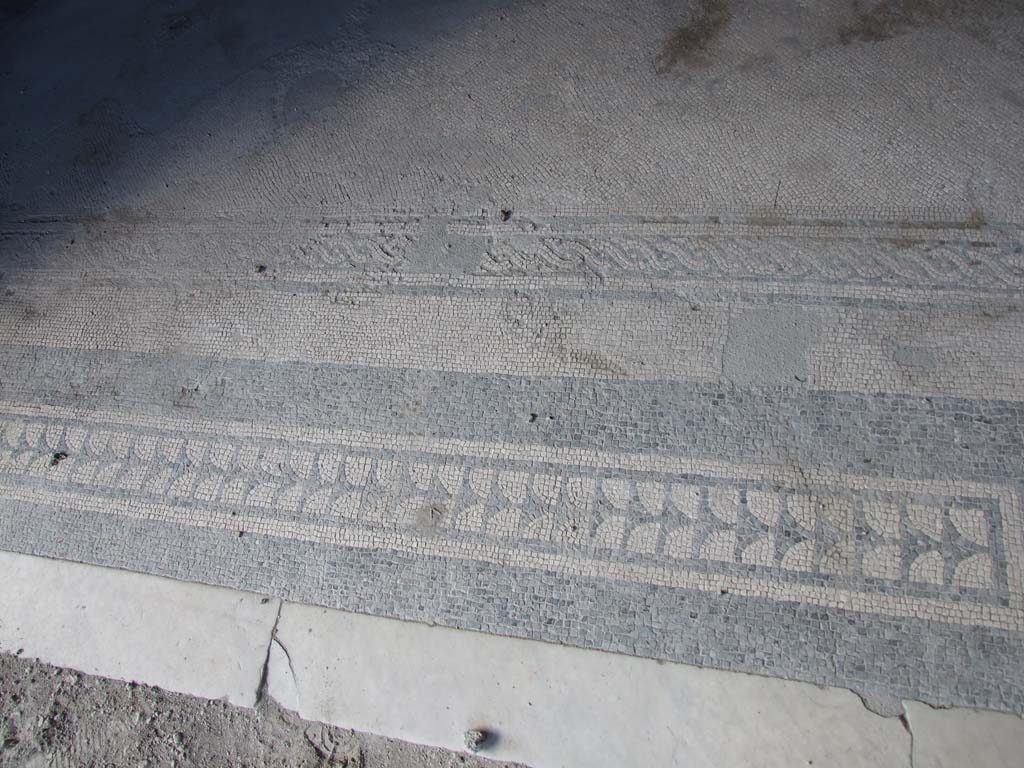 V.1.26 Pompeii. March 2009. Room 16, mosaic floor of triclinium. In the centre is rectangle of marble tiles.