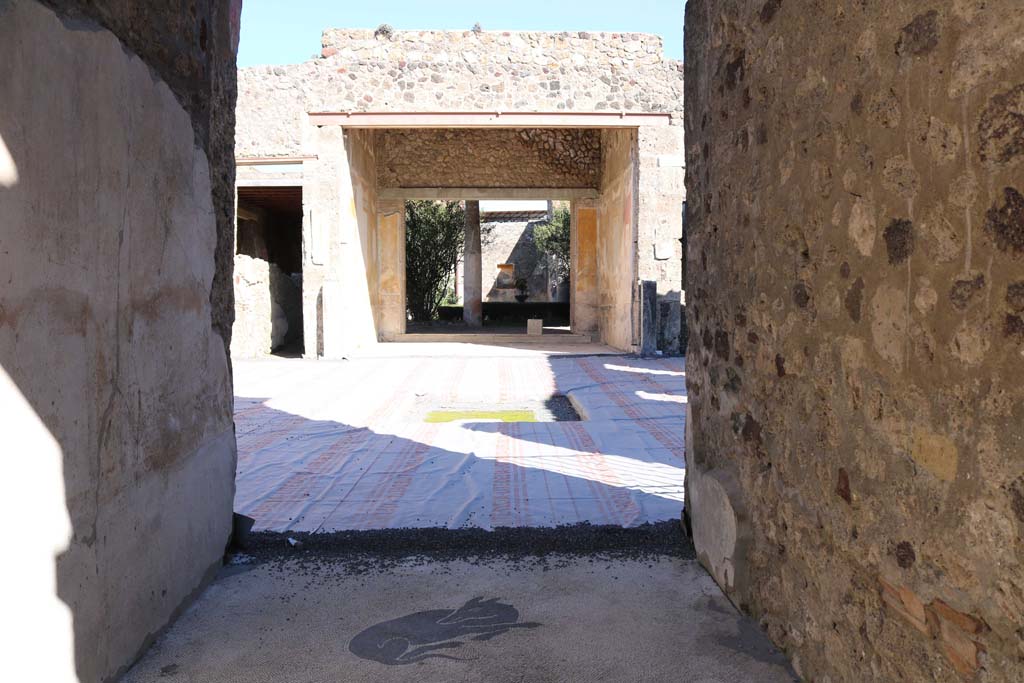 V.1.26 Pompeii. May 2017. Room 1, looking east from entrance, through fauces to atrium. Photo courtesy of Buzz Ferebee.
