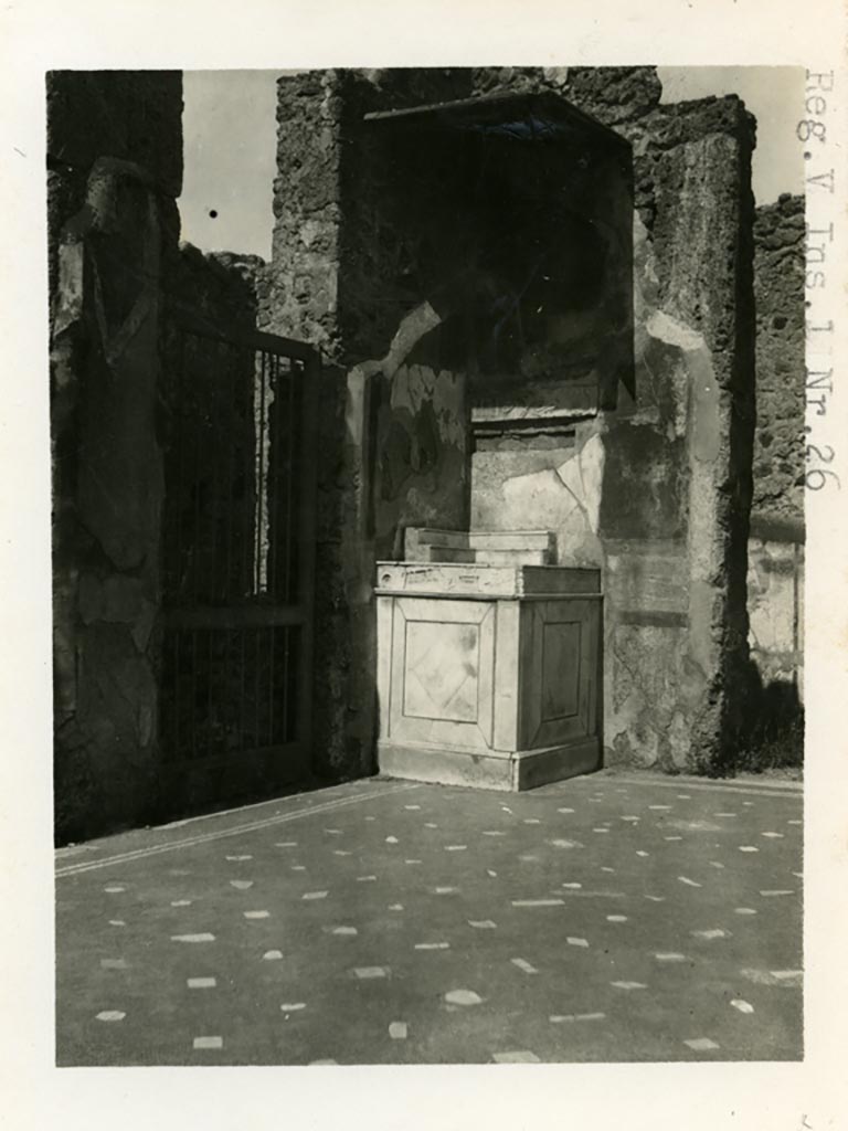 V.1.26 Pompeii. Pre-1937-39. Room 1, atrium, detail of top of marble lararium.
Photo courtesy of American Academy in Rome, Photographic Archive. Warsher collection no. 1563.
