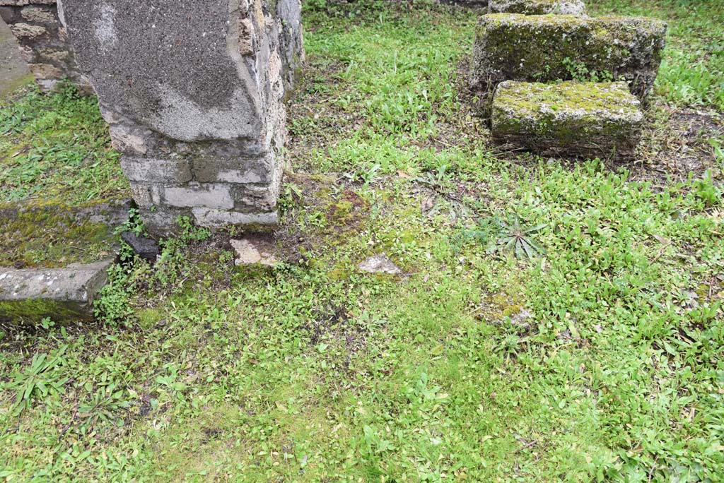 V.4.a Pompeii. March 2018. Room ‘p’, pilaster at south end of east wall.
Foto Annette Haug, ERC Grant 681269 DÉCOR.