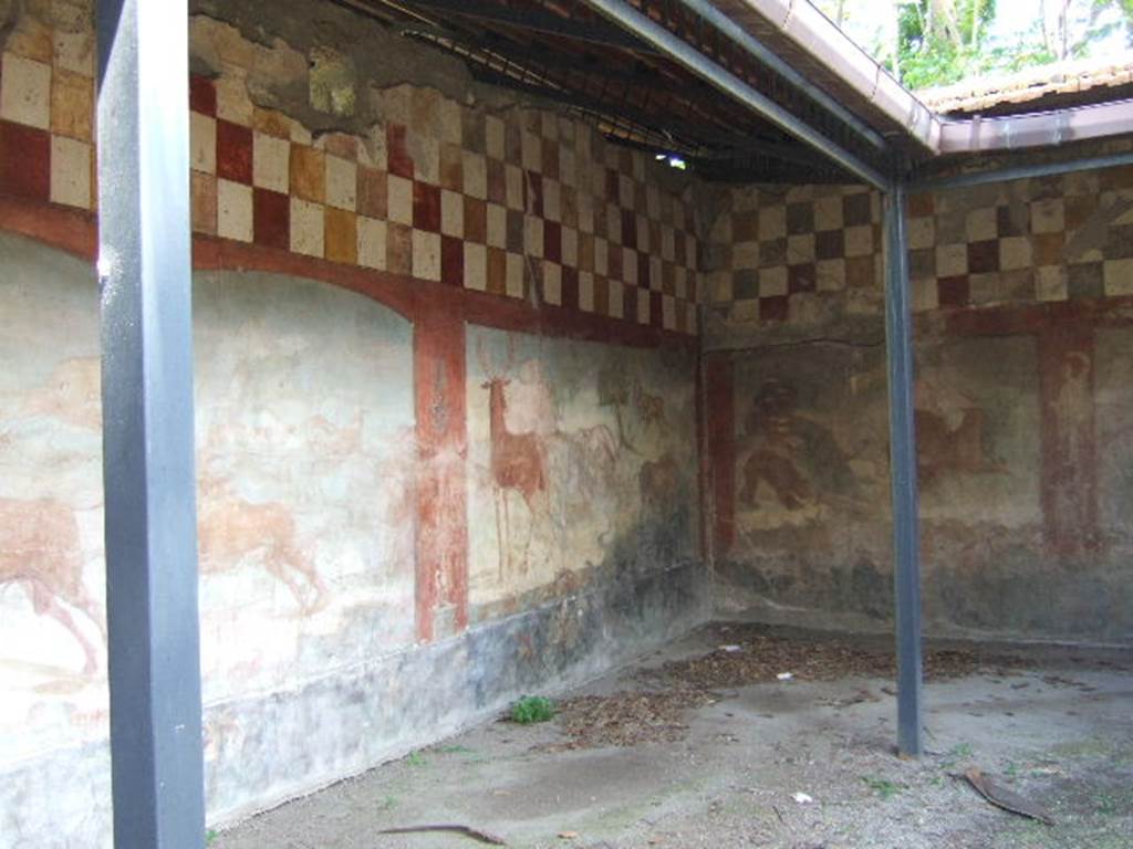 V.4.a Pompeii. May 2006. Hunting fresco with life size animals in north-east corner wall of garden area.