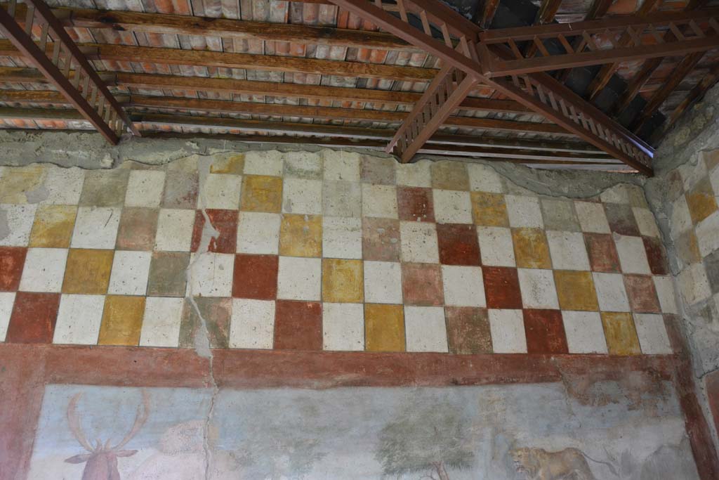 V.4.a Pompeii. March 2018. Room ‘l’ (L), detail from upper north wall at east end.
Foto Annette Haug, ERC Grant 681269 DÉCOR