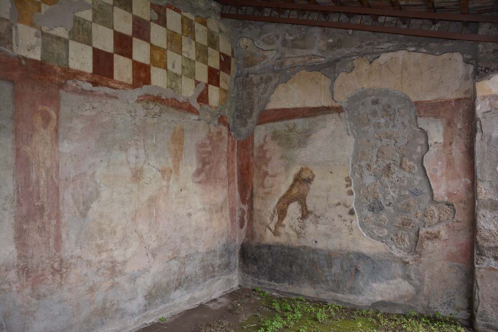 V.4.a Pompeii. March 2018. Room ‘l’ (L), south-east corner of garden area.
Foto Annette Haug, ERC Grant 681269 DÉCOR