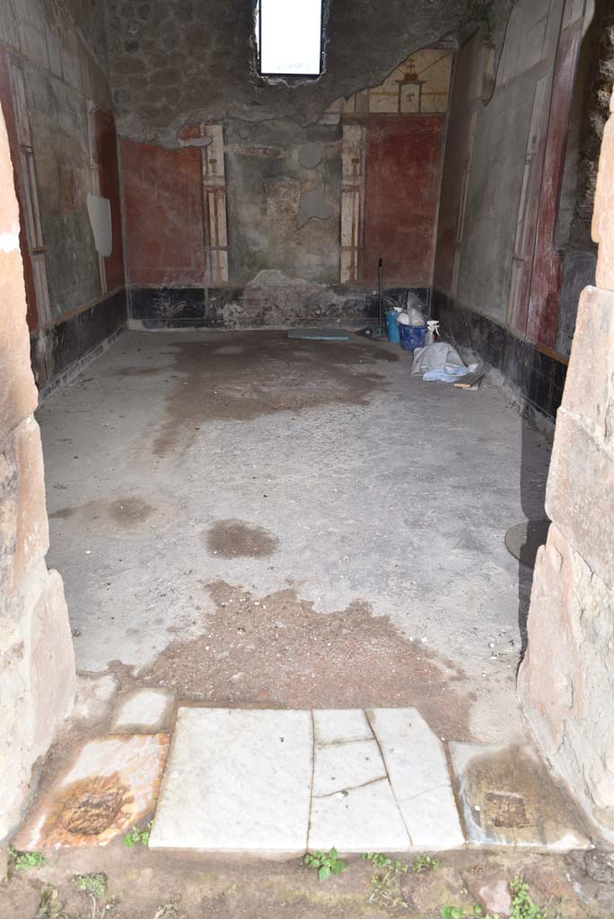 V.4.a Pompeii. March 2018. Room ‘s’, looking south through doorway.
Foto Annette Haug, ERC Grant 681269 DÉCOR.