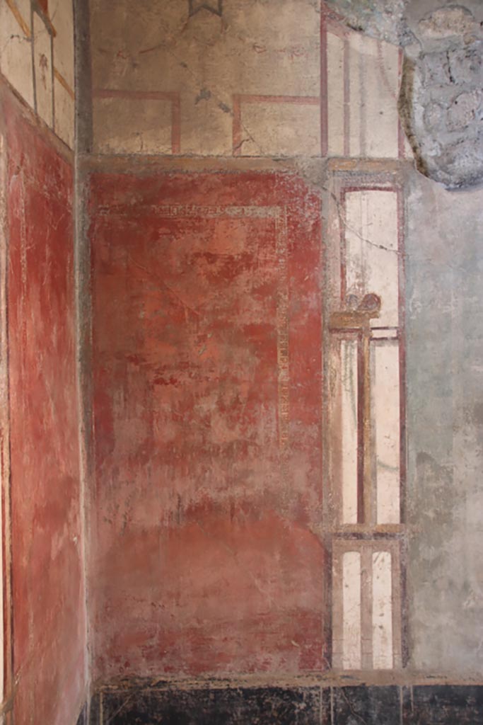 V.4.a Pompeii. October 2023.
Room ‘s’, looking towards west wall in south-west corner. Photo courtesy of Klaus Heese.