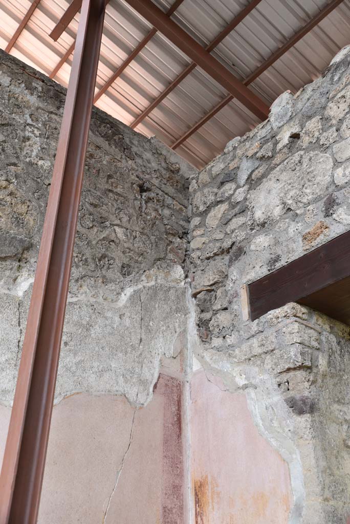 V.4.a Pompeii. March 2018. Room ‘t’, north-west corner.
Foto Annette Haug, ERC Grant 681269 DÉCOR.