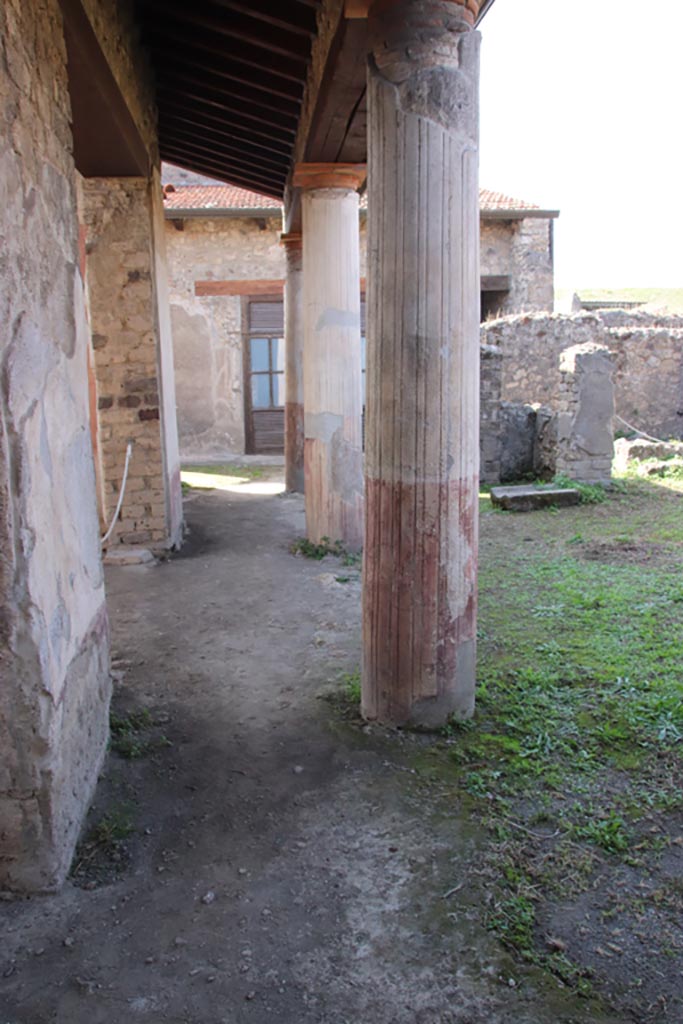 V.4.a Pompeii. October 2023.
Room ‘l’ (L), looking west along south portico from near room ‘u’. Photo courtesy of Klaus Heese.