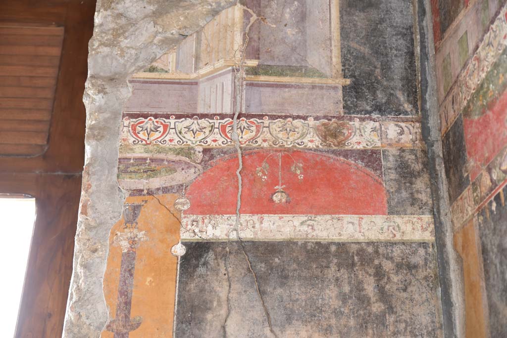 V.4.a Pompeii. March 2018. Room ‘h’, detail from upper east wall in south-east corner.
Foto Annette Haug, ERC Grant 681269 DÉCOR.