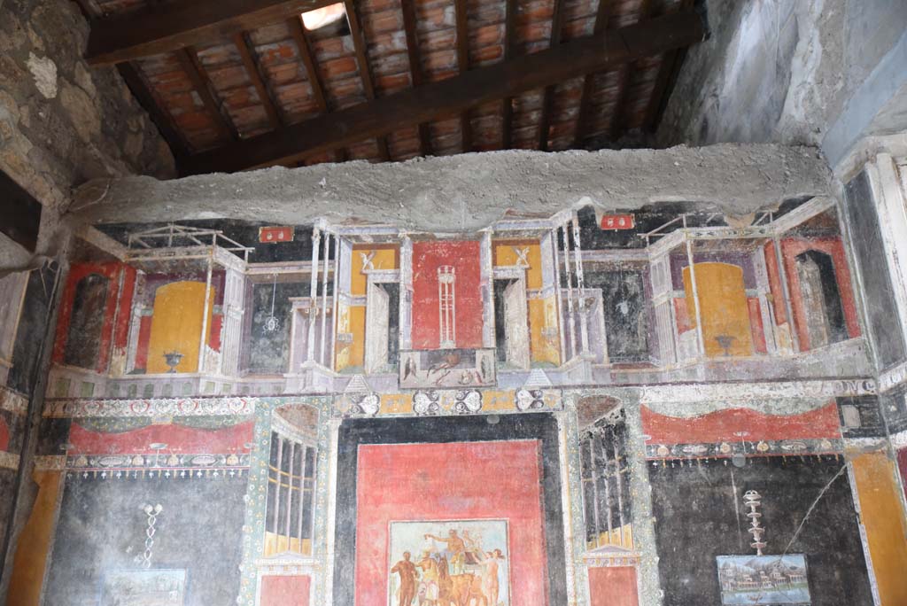 V.4.a Pompeii. March 2018. Room ‘h’, looking towards upper south wall of tablinum.
Foto Annette Haug, ERC Grant 681269 DÉCOR.