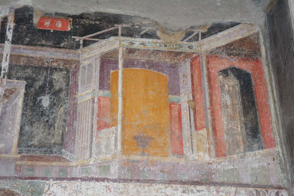 V.4.a Pompeii. March 2018. Room ‘h’, upper south wall at west end.
Foto Annette Haug, ERC Grant 681269 DÉCOR.

